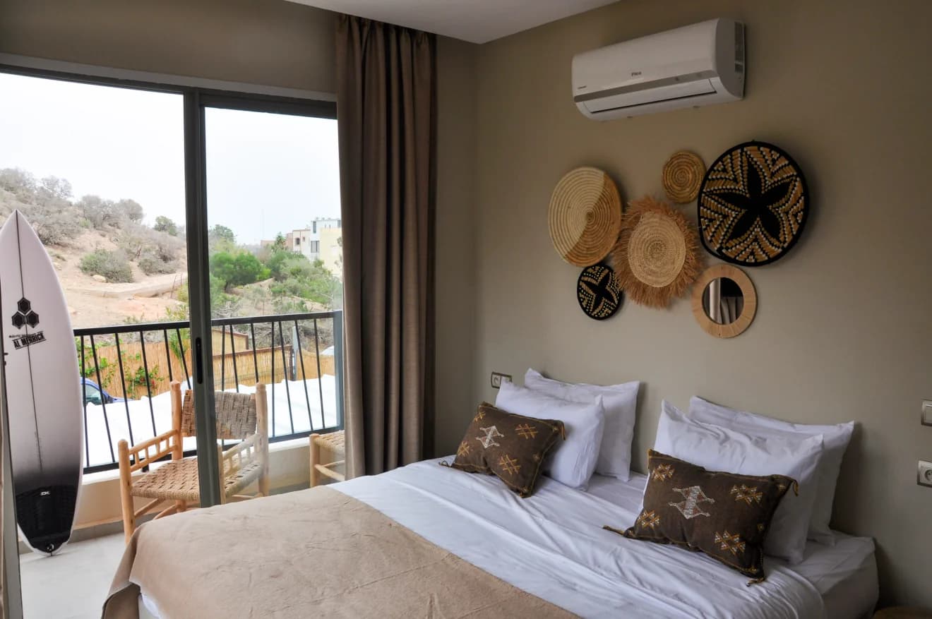A room opening onto the balcony